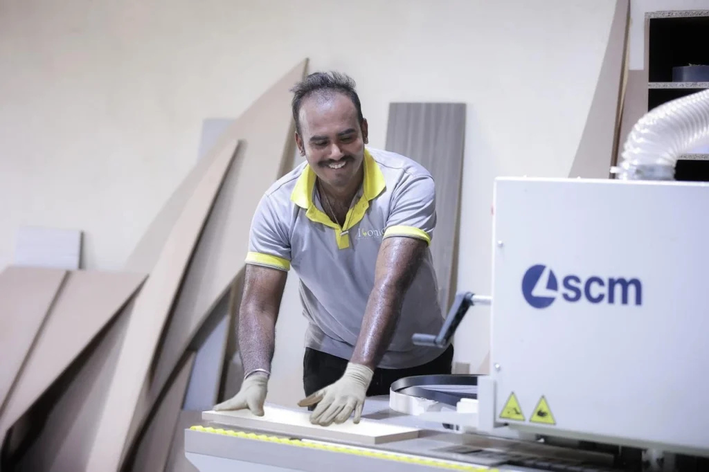 Premium customized office furniture Dubai. Office furniture supplier and manufacturer. Modern and luxury office furniture supplier.